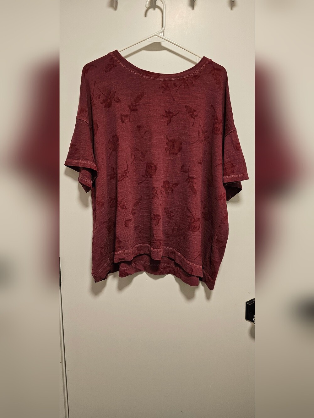 Old Navy Men's Short-Sleeve Crewneck Shirt in Burgundy With Tie-dye Rose Print